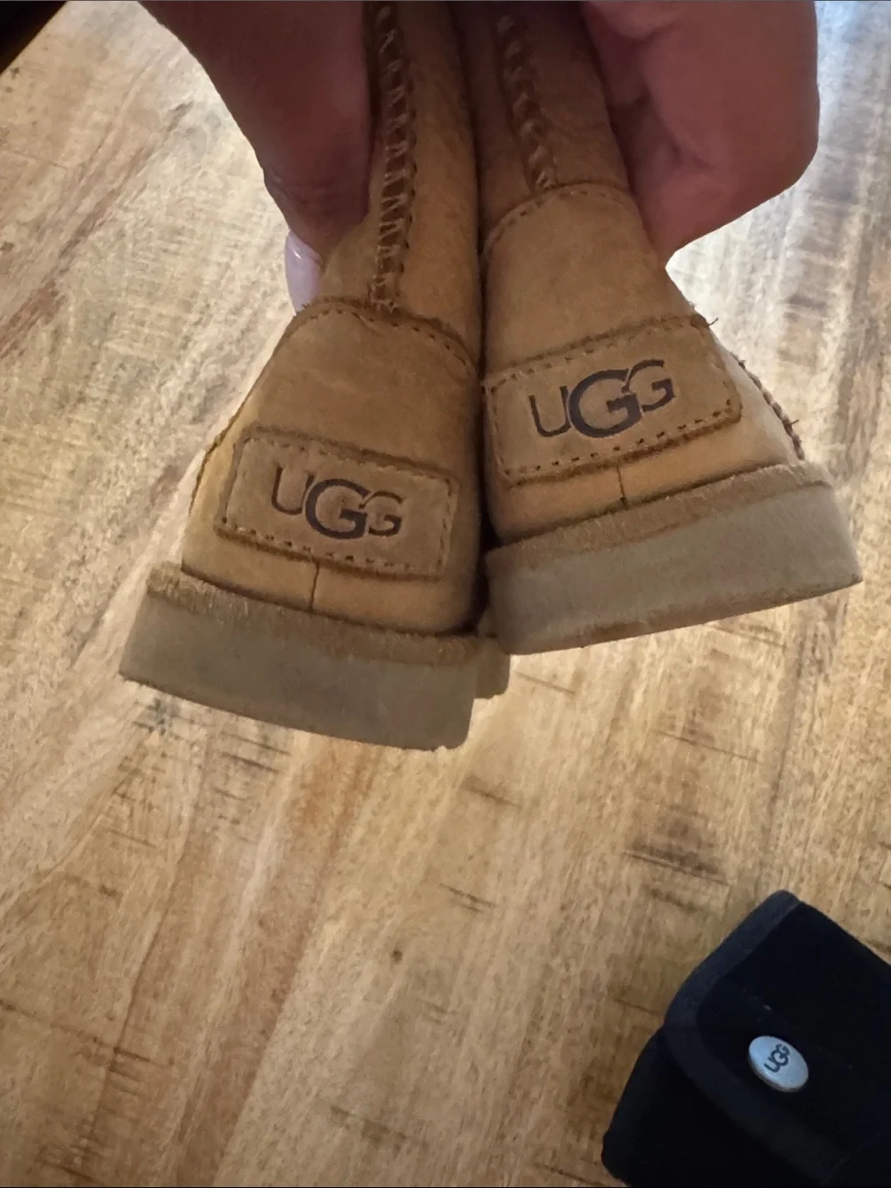 UGG big girls size 8 Classic chestnut Suede Shearling Boots and Black used